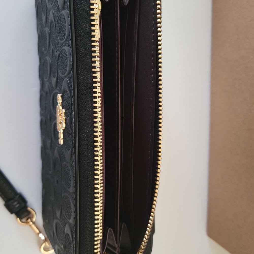 Coach CF464 Boxed Debossed Long Zip Around Wallet Clutch Wristlet Black 1 Charm - Picture 8 of 8